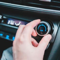 ¿Aire acondicionado o ventana abierta? Esto gasta menos gasolina de tu auto