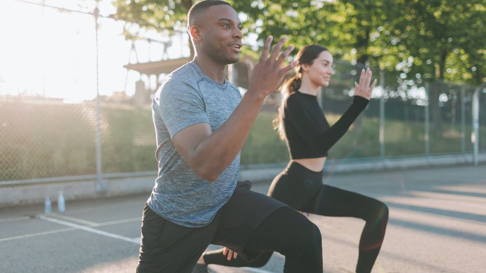 Estar en forma y ayuda a tener una mejor actividad sexual.